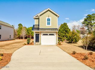 447 Factory Rd, Hampstead, NC 28443