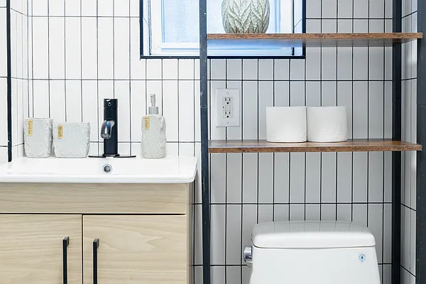 Rented by Urban Furnished LLC | media 23