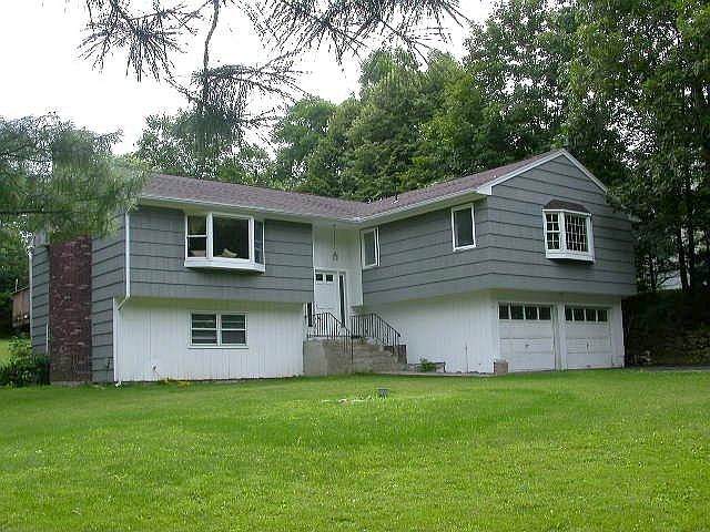 2nd image of 15 Musket Ridge Rd