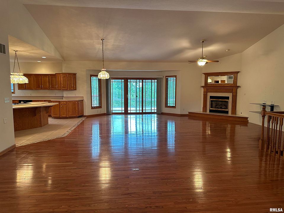 9 Governors Dr, Elkhart, IL 62634 Zillow