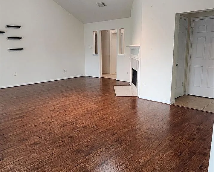 16807 Sussex Dr — Photo 16