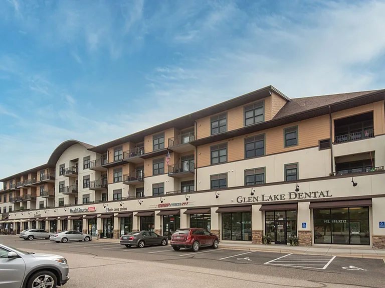 Oaks Glen Lake Apartments — Photo 19