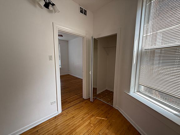 4th image of 1033 S Oakley Blvd APT 1-R