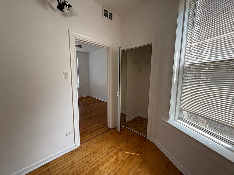 1033 S Oakley Blvd #1-R — Photo 4