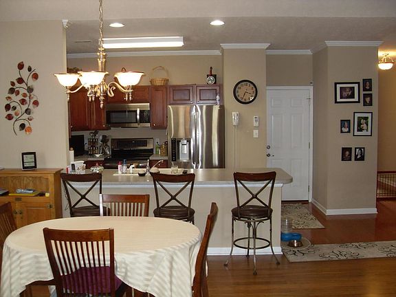 2nd image of 405 Snowmass Dr