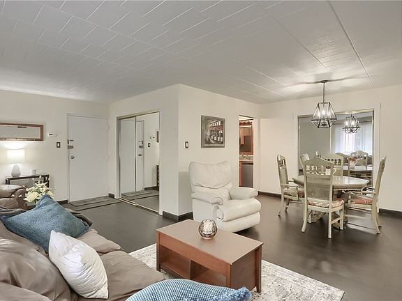 5th image of 205 Coraopolis Rd APT 6