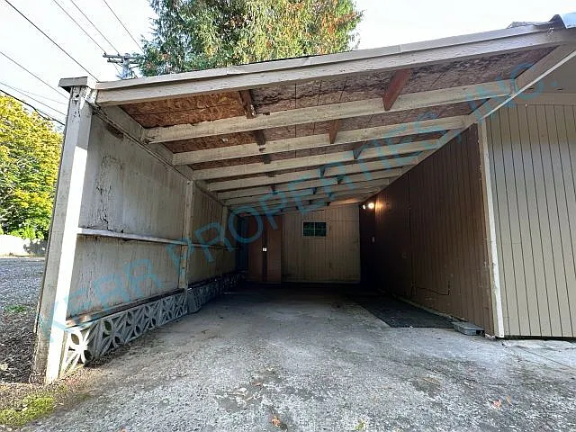 Building Photo - 775 SE Roberts Ave
