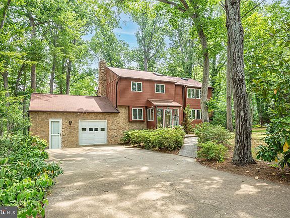 4th image of 409 Chamonix Dr