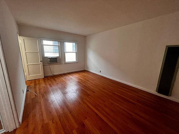 5th image of 4925 Beverly Blvd APT 19