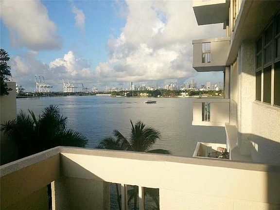 3rd image of 800 West Ave APT 610