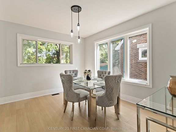 5th image of 122 Windsor Cres
