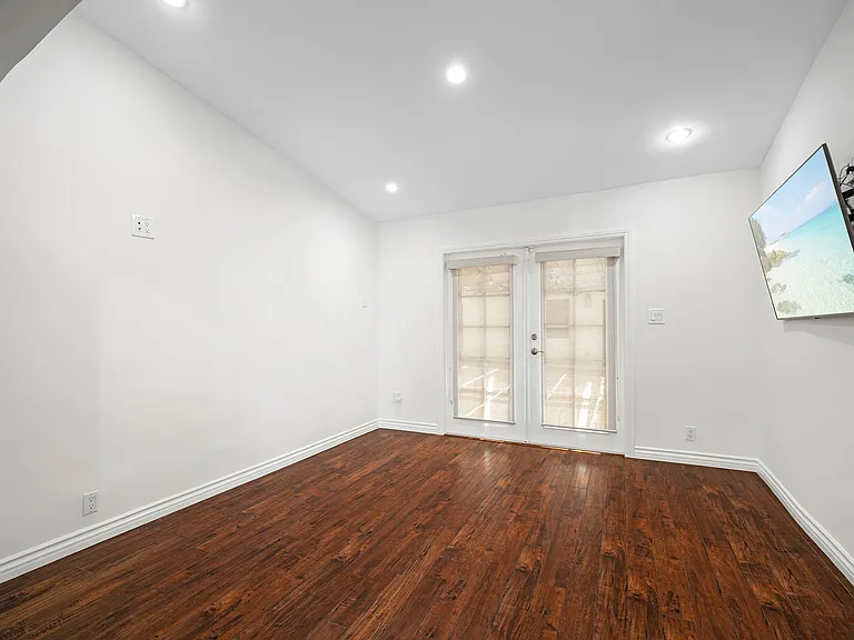 1560 Ridgeway Dr — Photo 9