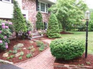 33 Holly Ln, Holliston, MA 01746