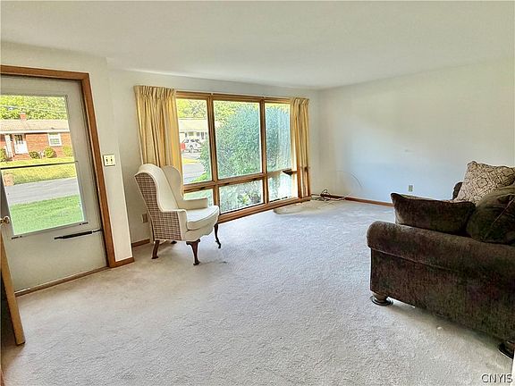 3rd image of 117 Huntshill Rd