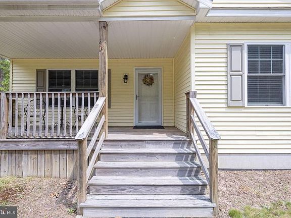 3rd image of 25 Dogwood Ln
