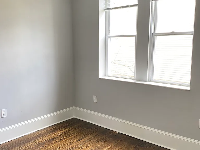 625 E Vernon Rd — Photo 5
