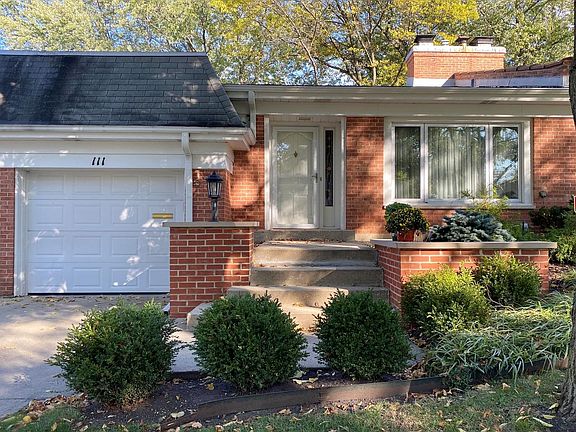 3rd image of 111 N Peartree Ln