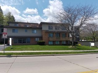 1802 Lakeshore Dr APT 102, Sheboygan Fls, WI 53081