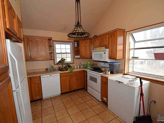 3rd image of 6213 Grandview Dr