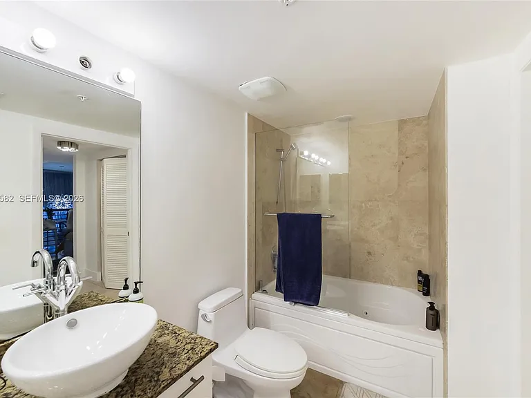 41 SE 5th St #1303 — Photo 14
