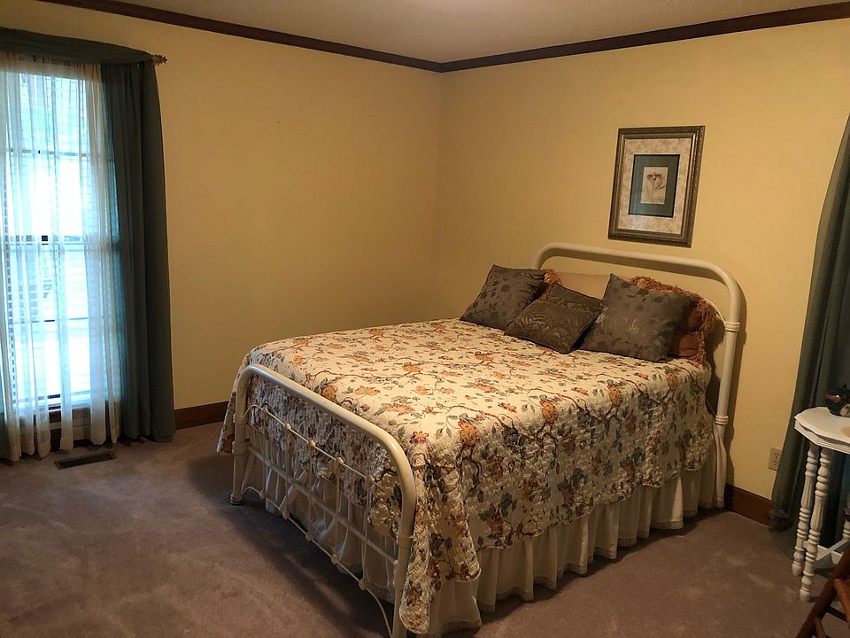 1st image of 300 Quail Dr