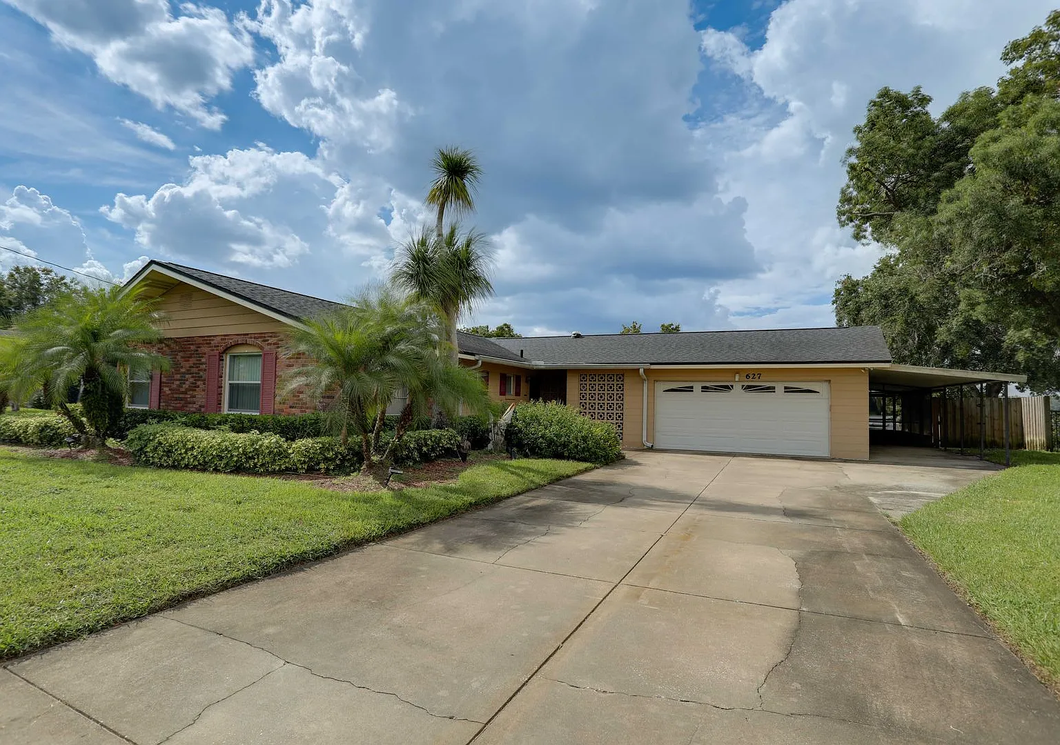 627 Macarthur Dr — Photo 1