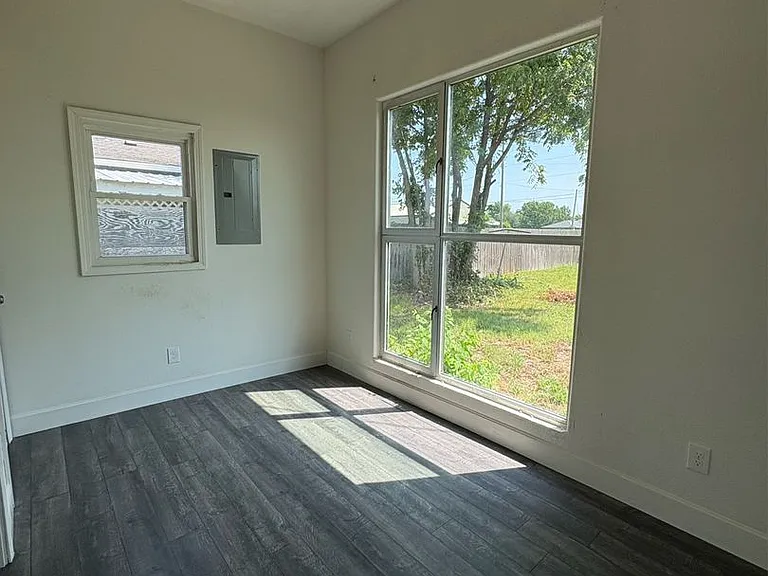 2409 S Willard Ave — Photo 10