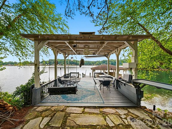 3rd image of 226 Riverwalk Rd