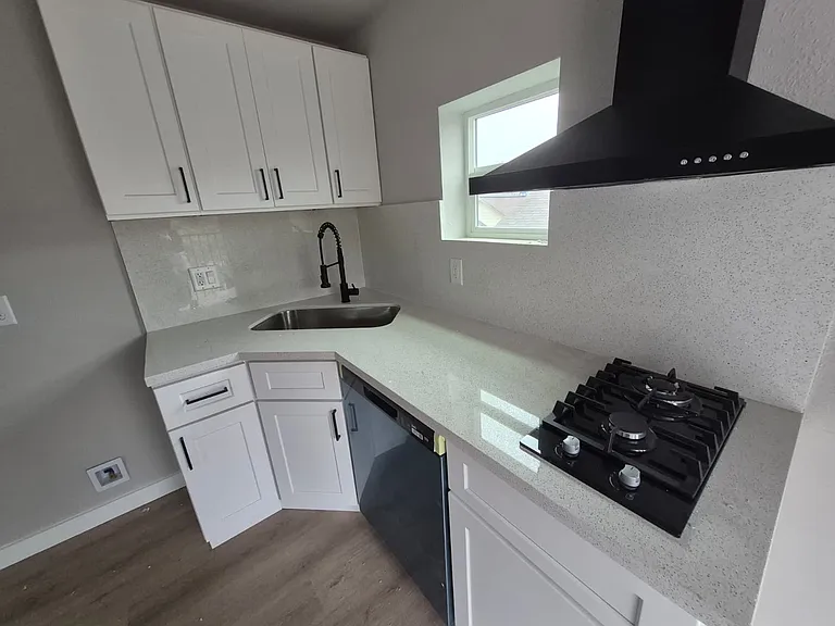1519 McKee St #3 — Photo 9