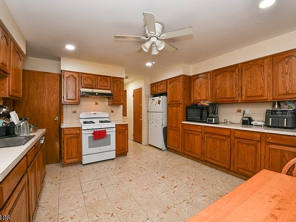 5th image of 155 Lafayette St