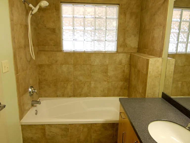 790 N Ave NE #106 — Photo 11