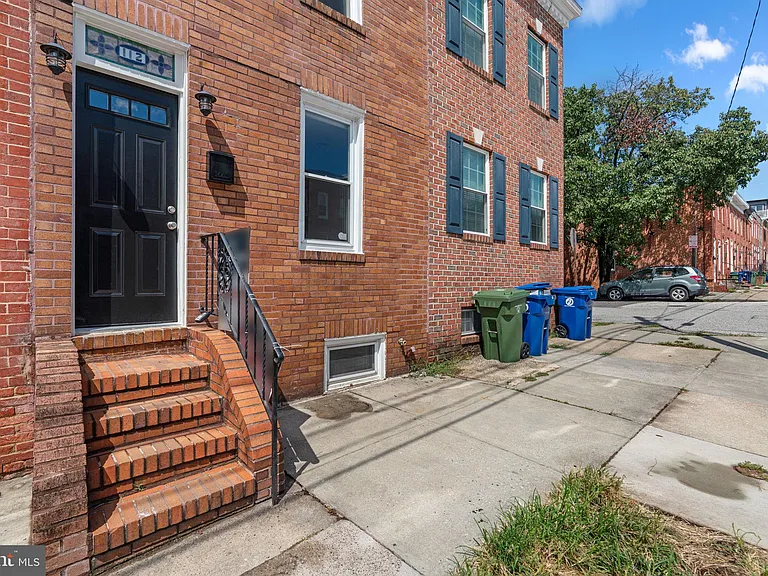 112 E Randall St — Photo 2