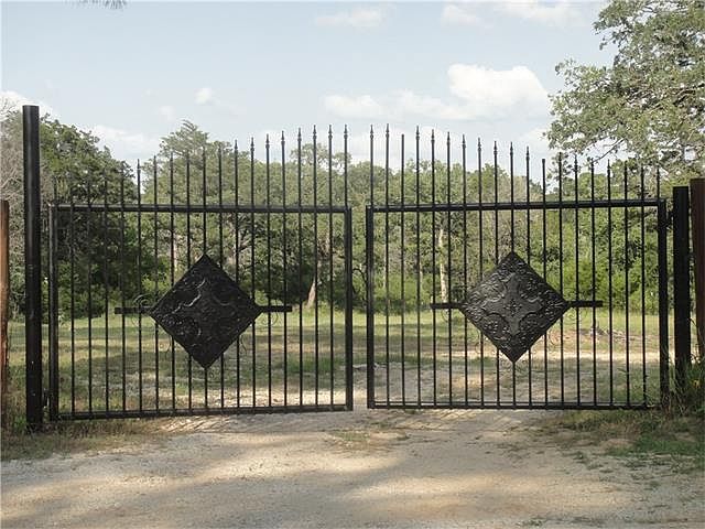 1st image of 225 Pine Canyon Dr