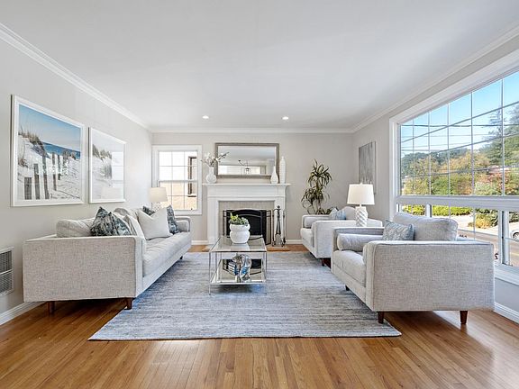 2nd image of 2635 San Carlos Ave