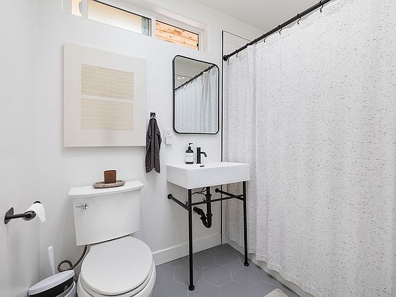 3rd image of 236 Camellia Ln Unit B