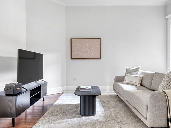 2nd image of 1000 W Dakin St #1006-1