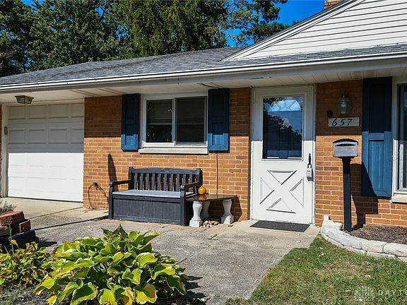 3rd image of 657 Wiltshire Blvd