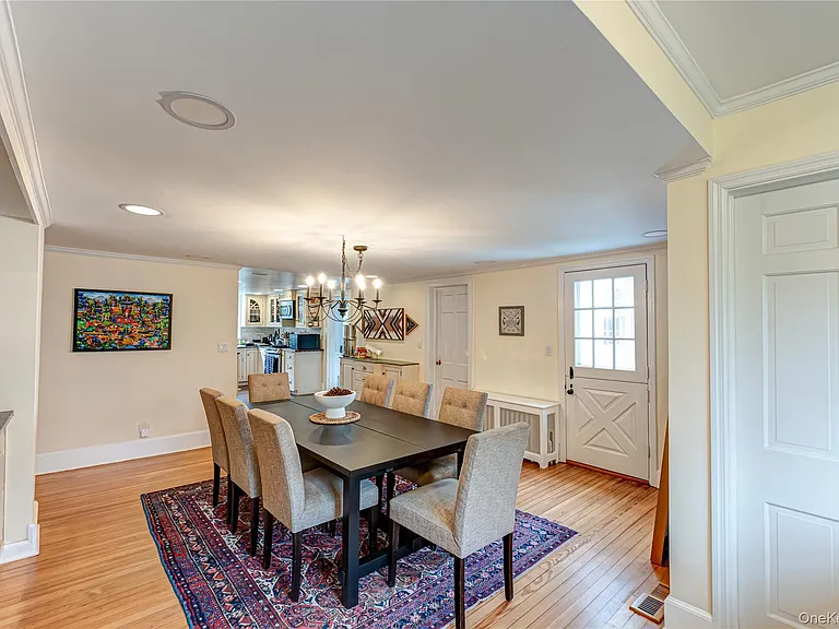 23 Pinetree Ln — Photo 8
