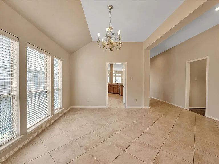 871 Falling Springs Ln — Photo 5