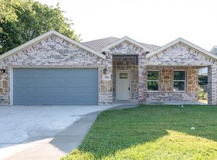 709 Pangburn St, Grand Prairie, TX 75051