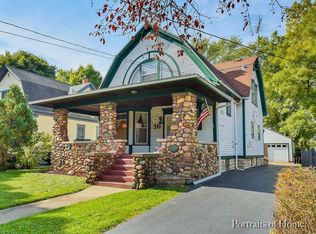 16 S Du Bois Ave, Elgin, IL 60123