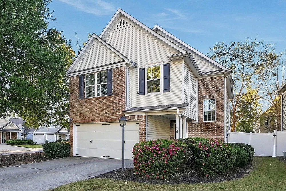 3 bed, 2.5 bath, 1648 sqft, $2,260 — Photo 4
