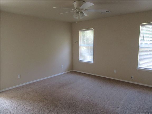 4th image of 2609 SW Wolf Run Dr