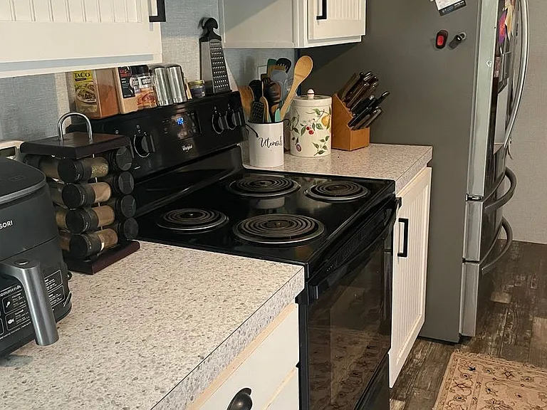 820 Crest Dr — Photo 8