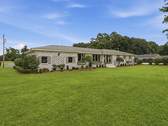 4th image of 301 Land O Pines Cir