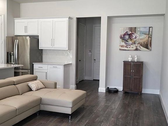 2nd image of 1901 Melinda Ln