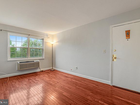 4th image of 2239 Farrington Ave #5-304