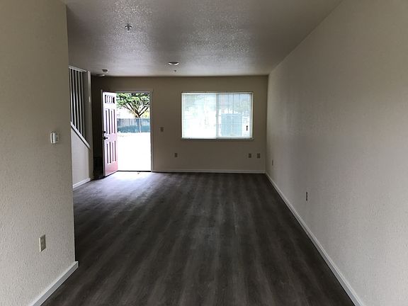 4th image of 2758 Central Ave