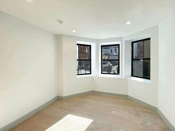 4th image of 287 Hawthorne St #1