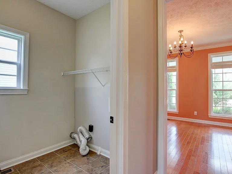 716 Cavalier Dr — Photo 82
